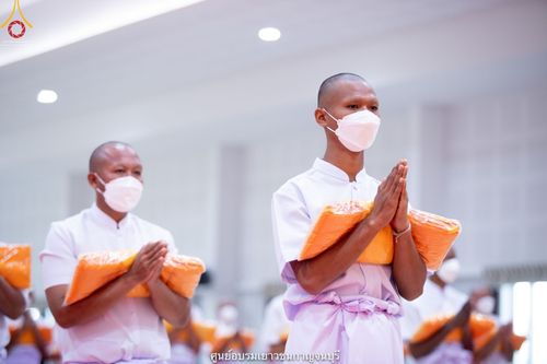 ภาพ No.40861:พิธีตัดปอยผม ปลงผม ขอขมารับผ้าไตรและพิธีบรรพชา ในโครงการอุปสมบท บูชาธรรมมหาปูชนียาจารย์ ประจำปี 2564 ชุดที่ 17