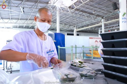 ภาพ No.40008:พิธีตัดปอยผม ปลงผม ขอขมารับผ้าไตรและพิธีบรรพชา ในโครงการอุปสมบท บูชาธรรมมหาปูชนียาจารย์ ประจำปี 2564 ชุดที่ 8