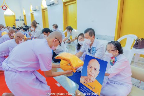ภาพ No.40506:พิธีตัดปอยผม ปลงผม ขอขมารับผ้าไตรและพิธีบรรพชา ในโครงการอุปสมบท บูชาธรรมมหาปูชนียาจารย์ ประจำปี 2564 ชุดที่ 14