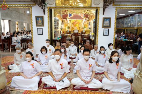 ภาพ No.47899:ประมวลภาพมูลนิธิธรรมกาย ถวายเทียนพรรษา อัญเชิญพระธาตุถวายวัดเถรวาทเวียดนาม