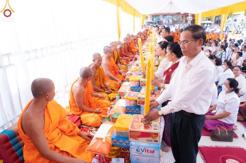 ภาพ No.48445:ประมวลภาพประธานมูลนิธิธรรมกายถวายเทียนพรรษา 43 วัด ในเขตจังหวัดไพลิน ประเทศกัมพูชา