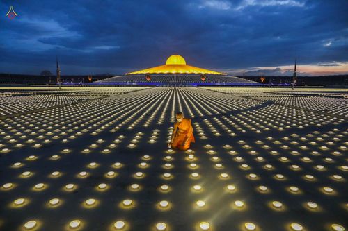 ภาพ No.38717:พิธีจุดประทีปถวายเป็นพุทธบูชา และพิธีลอยกระทงธรรม เนื่องในวันลอยกระทง ณ วัดพระธรรมกาย