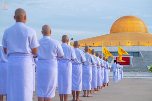 ภาพ No.47533:ประมวลภาพพิธีขอขมาและมอบผ้าไตร โครงการบรรพชาอุปสมบทหมู่ รุ่นเข้าพรรษา 2565