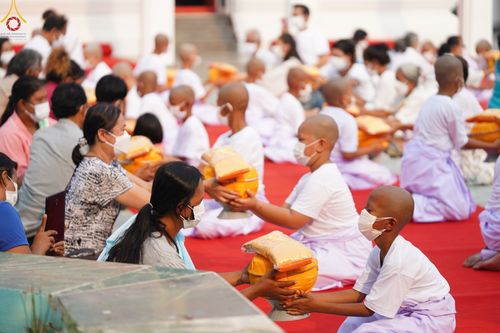 ภาพ No.44700:ประมวลภาพพิธีบรรพชา ในโครงการบรรพชาสามเณรฟื้นฟูพระพุทธศาสนาทั่วไทย ณ วัดสองพี่น้อง