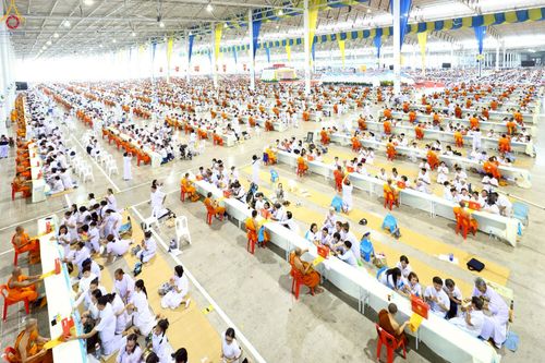 ภาพ No.236404:วันที่ 3 สิงหาคม พ.ศ. 2568 พิธีถวายมหาสังฆทานคณะสงฆ์ 2,000 กว่าวัดทั่วประเทศ ปีที่ 25 , พิธีถวายไทยธรรมคณะสงฆ์ 323 วัด 4 จังหวัดชายแดนภาคใต้ ณ วัดพระธรรมกาย