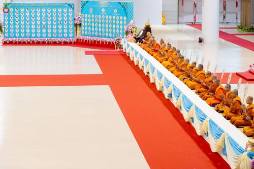 ภาพ No.233825:วันเสาร์ที่ 19 กรกฎาคม พ.ศ.2568 วันมหารำลึก ครั้งที่ 35 พิธีรำลึกถึงนักสร้างบารมี , พิธีสวดพระพุทธมนต์ , พิธีทอดผ้าบังสกุลและถวายไทยธรรม วัดพระธรรมกาย