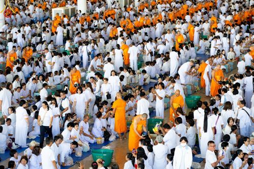 ภาพ No.167549:พิธีตักบาตรและพิธีบูชาข้าวพระ ในวันอาทิตย์ที่ 3 พฤศจิกายน พ.ศ. 2567 ณ วัดพระธรรมกาย