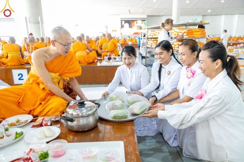 ภาพ No.177429:พิธีถวายภัตตาหารเมนูสวรรค์ และพิธีบุพเปตพลี ครั้งที่ 158 ร่วมอุทิศบุญแด่หมู่ญาติที่ล่วงลับไปแล้ว และสืบทอดอายุพระพุทธศาสนา ณ วัดพระธรรมกาย วันที่ 30 พฤศจิกายน พ.ศ.2567 (วันพระ แรม 15 ค่ำ เดือน 12)