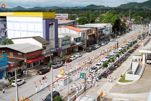 ภาพ No.239232:วันอาทิตย์ที่ 17 สิงหาคม พ.ศ. 2568 พิธีอัญเชิญรูปเหมือนพระมงคลเทพมุนี (สด จันทสโร) ณ ศาลากลางจังหวัดเลย ถึงลานพญานาค สวนสาธารณะกุดป่อง อ.เมือง จ.เลย