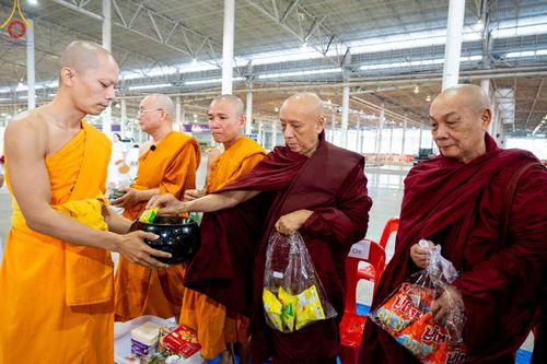 ภาพ No.207290:พิธีตักบาตร และปฏิบัติธรรมช่วงสาย ในวันมาฆบูชา วันพุธที่ 12 กุมภาพันธ์ พ.ศ. 2568 ณ วัดพระธรรมกาย จังหวัดปทุมธานี