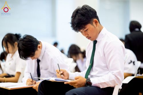 ภาพ No.273352:วันที่ 23 พฤศจิกายน พ.ศ. 2568 การสอบตอบปัญหาธรรมะ ทางก้าวหน้า "ระดับอุดมศึกษา" ณ ห้องแก้วสารพัดนึก 1 สภาธรรมกายสากล วัดพระธรรมกาย จ.ปทุมธานี