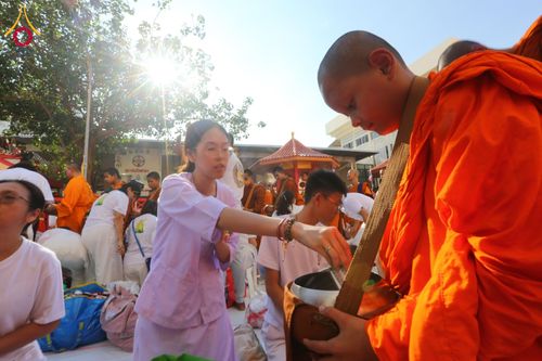 ภาพ No.147923:มหาสังฆทานครั้งยิ่งใหญ่ ตักบาตรพระ 10,000 รูป คณะสงฆ์ 4 ประเทศ 14 จังหวัดภาคใต้ วันอาทิตย์ที่ 11 สิงหาคม พ.ศ. 2567 ณ นิพัทธ์อุทิศ 3 ใจกลางนครหาดใหญ่ จ.สงขลา