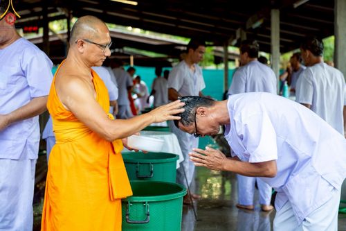 ภาพ No.216744:วันอาทิตย์ที่ 6 เมษายน พ.ศ. 2568 พิธีตัดปอยผม และปลงผมนาคธรรมทายาท โครงการบวชบูชาธรรม81ปี หลวงพ่อธัมมชโย โครงการ 1 และ 2 โครงการนานาชาติ AEC&WAB รุ่น CEO (ผู้บริหาร) รุ่นที่4 ณ หมู่บ้านบรรลุธรรม วัดพระธรรมกาย