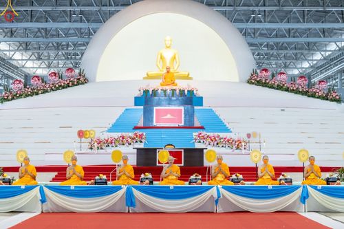 ภาพ No.88196:พิธีมุทิตาสักการะ เปรียญธรรม 9,6,3 และบาลีศึกษา 6,3  พิธีมอบดวงแก้วสามเณรทรงบาลีไวยากรณ์ วันอาทิตย์ 17 กันยายน พ.ศ. 2566 ณ สภาธรรมกายสากล วัดพระธรรมกาย