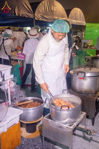 ภาพ No.198382:พิธีถวายภัตตาหารเป็นสังฆทาน แด่พระธรรมยาตรา ณ อนุสรณ์สถานบางปลา วัดบางปลา อำเภอบางเลน จังหวัดนครปฐม ในโครงการธรรมยาตรา กตัญญูบูชา มหาปูชนียาจารย์ พระมงคลเทพมุนี(สด จนฺทสโร) พระผู้ปราบมาร อนุสรณ์สถาน 7 แห่ง ปีที่ 13 วันที่ 20 มกราคม พ.ศ. 2568