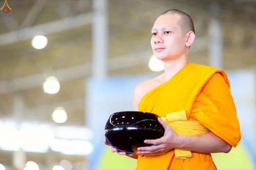 ภาพ No.240455:วันพุธที่ 27 สิงหาคม พ.ศ. 2568 พิธีตักบาตร ในวันธรรมชัย ณ วัดพระธรรมกาย จ.ปทุมธานี