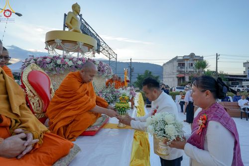 ภาพ No.187206:พิธีตักบาตรพระ ๕๐๐ รูป "สร้างบุญใหญ่ ส่งท้ายปีเก่า ต้อนรับปีใหม่ ๒๕๖๘" วันเสาร์ที่ ๒๘ ธันวาคม พ.ศ. ๒๕๖๗ ณ ถนนหน้าที่ว่าการอำเภอภูเรือ จังหวัดเลย