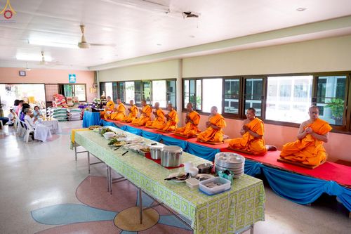 ภาพ No.235455:วันที่ 30-31 กรกฎาคม พ.ศ. 2568 วัดพระธรรมกาย มูลนิธิธรรมกาย ร่วมกับศูนย์ส่งเสริมศีลธรรมจังหวัดสุรินทร์ เปิดศูนย์พักพิงชั่วคราวเพื่อช่วยเหลือประชาชน ผู้อพยพจากเหตุปะทะกันตามแนวชายแดน ไทย-กัมพูชา ตั้งแต่วันที่ 24 กรกฎาคม พ.ศ.2568 เป็นต้นไป