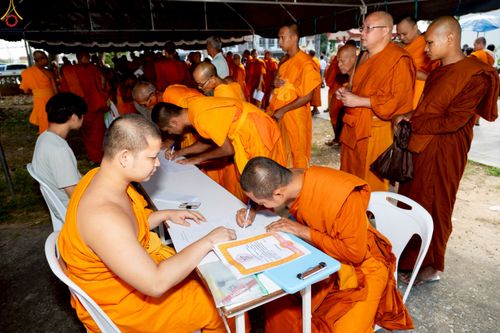 ภาพ No.234438:วันพฤหัสบดีที่ 24 กรกฎาคม พ.ศ. 2568 พิธีถวายสังฆทานแก่คณะสงฆ์ 323 วัด , พิธีมอบกองทุนหนุนแรงใจช่วยครูใต้ , พิธีทำบุญส่วนกุศลแด่ผู้วายชนม์ ในเหตุการณ์ความไม่สงบ 4 จังหวัด ชายแดนภาคใต้ (ปัตตานี , ยะลา , นราธิวาส , สงขลา) ปีที่ 21 ครั้งที่ 179 ณ วัดเวฬุวัน 