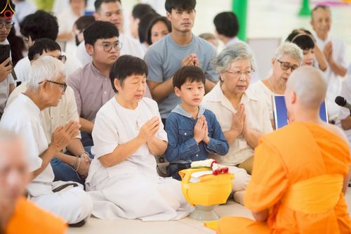 ภาพ No.229206:วันเสาร์ที่ 14 มิถุนายน พ.ศ. 2568 พิธีบรรพชา , พิธีถวายบาตร , พิธีอุปสมบท ในโครงการบรรพชาอุปสมบทหมู่ ผู้บริหารรุ่นที่ 15 และ อุดมศึกษา รุ่นที่ 52 ณ โบสถ์พระไตรปิฎก วัดพระธรรมกาย