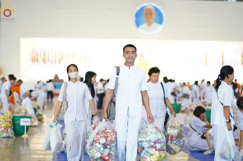 ภาพ No.126572:พิธีตักบาตร ในวันอาทิตย์ต้นเดือนที่ 3 มีนาคม พ.ศ. 2567 ณ บ้านแก้วเรือนทองคุณยายฯ วัดพระธรรมกาย