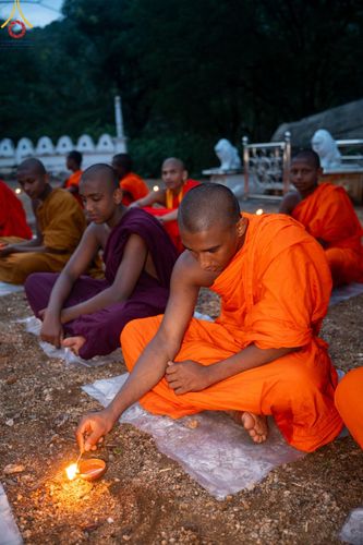 ภาพ No.141104:PhotoStory มหาศรัทธา ธรรมยาตราศรีลังกา EP.6 พิธีจุดวิสาขประทีป 6 วัด ถวายเป็น พุทธบูชา  โครงการสยาม-ลังกา ธรรมยาตรา  ฉลองเทศกาลวิสาขบูชาแห่งชาติ ศรีลังกา  บูชาธรรม 80 ปี หลวงพ่อธัมมชโย วันที่ 16 พฤษภาคม พ.ศ. 2567