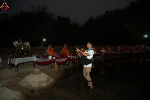 ภาพ No.140391:Photo Story มหัศจรรย์วัดดงดินแดง  EP.8  ภาพการเตรียมงาน การปฎิบัติงาน ของเหล่าผู้ทุ่มเทและเสียสละ เพื่อความสำเร็จของความมหัศจรรย์ ณ วัดดงดินแดง ต.ม่อนจอง อ.อมก๋อย จ.เชียงใหม่ วันที่ 1-7 เมษายน พ.ศ. 2567