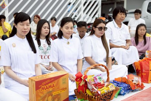 ภาพ No.241943:วันอาทิตย์ที่ 31 สิงหาคม พ.ศ. 2568 พิธีทำบุญแด่คณะสงฆ์ 122 รูป ฉลอง 121 ปี อำเภอคลองหลวง จ.ปทุมธานี เพื่อนำส่งช่วยเหลือคณะสงฆ์ 323 วัด 4 จังหวัดชายแดนภาคใต้ และช่วยเหลือประชาชนจากเหตุปะทะ แนวชายแดนไทย-กัมพูชา ณ บริเวณหน้าที่ว่าการอำเภอคลองหลวง 