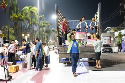 ภาพ No.185631:V.47 เบื้องหลังของเบื้องหน้า งานตักบาตรพระ 10,000 รูป ณ จ.กาญจนบุรี วันที่ 20-21 ธันวาคม พ.ศ. 2567