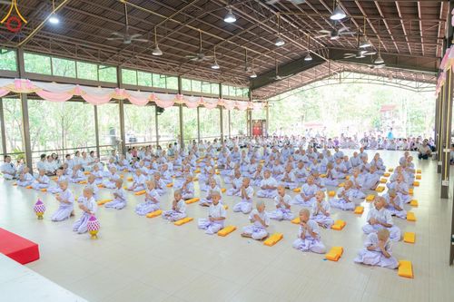 ภาพ No.135107: พิธีบรรพชาสามเณร  พิธีตักบาตรฉลองสามเณรใหม่ วันที่ 1 เมษายน พ.ศ.2567 ในโครงการบรรพชาสามเณรฟื้นฟูพระพุทธศาสนาทั่วไทย ณ ศูนย์ปฏิบัติธรรมแก้วเมืองเลย