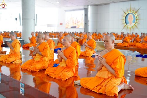 ภาพ No.230478:วันที่ 28 มิถุนายน พ.ศ. 2568 พิธีถวายภัตตาหารเมนูสวรรค์ เพื่อการบรรลุธรรม ณ หอฉันคุณยายอาจารย์ฯ วัดพระธรรมกาย