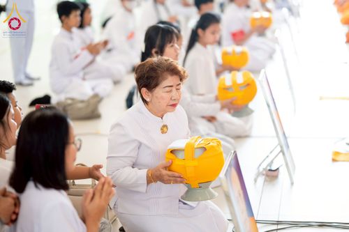 ภาพ No.244840:วันเสาร์ที่ 6 กันยายน พ.ศ. 2568 พิธีถวายบาตร บรรพชา อุปสมบทของนาคธรรมทายาท โครงการอุปสมบทหมู่บูชาธรรมครบรอบ 108 ปี  วันครูผู้ค้นพบวิชชาธรรมกาย ณ โบสถ์พระไตรปิฎก วัดพระธรรมกาย