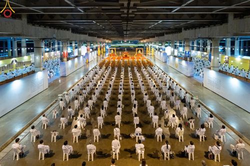 ภาพ No.154869:พิธีจุดประทีป, พิธีฉลองชัยสวดมนต์บทธัมมจักกัปปวัตนสูตร ณ มหารัตนวิหารคด วัดพระธรรมกาย วันอังคารที่ 17 กันยายน พ.ศ. 2567