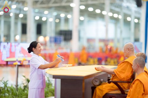 ภาพ No.237497:วันอาทิตย์ที่ 10 สิงหาคม พ.ศ.2568 พิธีมอบใบประกาศเกียรติคุณ โครงการสอบบาลี "ฉลองแชมป์" บูชาธรรม 80 ปี หลวงพ่อธัมมชโย ประจำปี 2568 และ พิธีมอบดวงแก้วสามเณรทรงบาลีไวยากรณ์ ณ สภาธรรมกายสากล วัดพระธรรมกาย ปทุมธานี