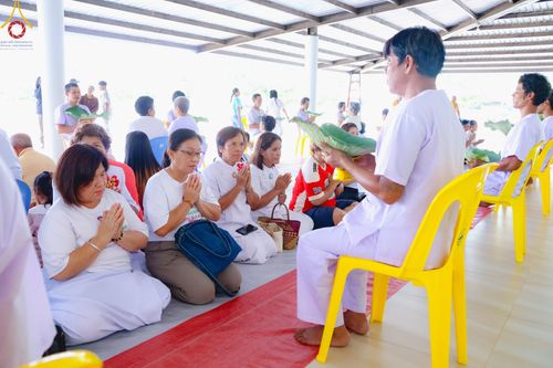 ภาพ No.186514:พิธีตัดปอย ปลงผม เวียนประทักษิณ  มอบบาตรผ้าไตร ขอขมาผู้ปกครอง และพิธีบรรพชาอุปสมบท  โครงการอุปสมบทหมู่บูชาธรรมมหาปูชนียาจารย์  ประจำปี 2567 ณ ศูนย์ปฏิบัติธรรมภาคใต้และวัดคงคาเลียบ อ.บางกล่ำ จ.สงขลา วันอาทิตย์ที่ 8 ธันวาคม พ.ศ. 2567