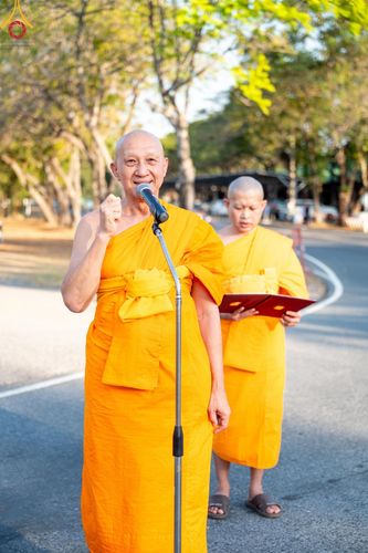 ภาพ No.186982:พระธรรมยาตราปฏิบัติธรรม และถ่ายภาพหมู่ประวัติศาสตร์ ปีที่ 13 ณ ลานทิศตะวันออก มหาวิหารพระมงคลเทพมุนี วัดพระธรรมกาย จ.ปทุมธานี วันเสาร์ที่ 28 ธันวาคม พ.ศ. 2567