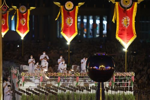 ภาพ No.77251:พิธีจุดมาฆประทีป ในวันมาฆบูชา อาทิตย์ต้นเดือนที่ 6 มีนาคม พ.ศ. 2566 ณ วัดพระธรรมกาย อ.คลองหลวง จ.ปทุมธานี