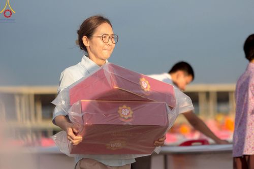 ภาพ No.219131:วันที่ 19-21 เมษายน พ.ศ. 2568 การเตรียมงานในลานธรรม , วิหารคด เพื่องานวันคุ้มครองโลก 22 เมษายน พ.ศ. 2568