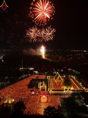 ภาพ No.112228:พิธีจุดประทีปถวายเป็นพุทธบูชา และบูชาธรรมมหาปูชนียาจารย์ พระมงคลเทพมุนี(สด จนฺทสโร) ในโครงการธรรมยาตรา กตัญญูบูชา มหาปูชนียาจารย์ พระมงคลเทพมุนี(สด จนฺทสโร) พระผู้ปราบมาร อนุสรณ์สถาน 7 แห่ง ปีที่ 12 วันที่ 14 มกราคม พ.ศ. 2567 ณ วัดสองพี่น้อง อ.สองพี่น้อง