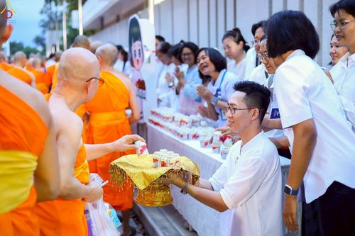 ภาพ No.250693:วันอังคารที่ 7 ตุลาคม พ.ศ. 2568 พิธีมหาปวารณาออกพรรษา ณ โบสถ์พระไตรปิฎก วัดพระธรรมกาย