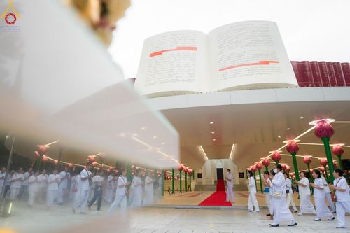 ภาพ No.156721:พิธีบรรพชาอุปสมบท ธรรมทายาท โครงการอุปสมบทหมู่บูชาธรรมครบรอบ 107 ปี วันครูผู้ค้นพบวิชชาธรรมกาย ณ โบสถ์พระไตรปิฏก วัดพระธรรมกาย วันเสาร์ที่ 14 กันยายน พ.ศ. 2567