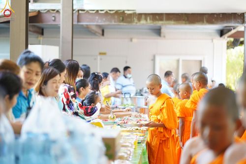 ภาพ No.61127:สามเณรออกบิณฑบาต และกิจกรรมอบรมสามเณร ในโครงการบรรพชาสามเณรฟื้นฟู พระพุทธศาสนาทั่วไทย ณ ศูนย์อบรมที่พักสงฆ์บ้านร่มเย็น จ.นราธิวาส วันที่ 2-15 เมษายน พ.ศ. 2567