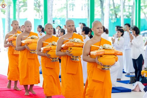 ภาพ No.227757:วันเสาร์ที่ 31 พฤษภาคม พ.ศ.2568 พิธีถวายผ้าไตรแด่สามเณรผู้เข้ารับการอุปสมบท , พิธีอุปสมบทสามเณรเตรียม DCI วัดพระธรรมกาย จ.ปทุมธานี