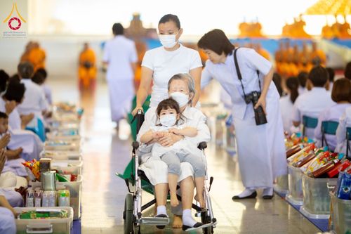 ภาพ No.209389:วันอาทิตย์ที่ 2 มีนาคม พ.ศ. 2568 พิธีตักบาตร ข้าวสารอาหารแห้ง ณ บ้านแก้วเรือนทองคุณยายฯ สภาธรรมกายสากล วัดพระธรรมกาย