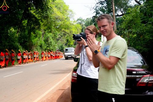 ภาพ No.140741:PhotoStory มหาศรัทธา ธรรมยาตราศรีลังกา EP.4 โครงการสยาม-ลังกา ธรรมยาตรา ฉลองเทศกาลวิสาขบูชาแห่งชาติ ศรีลังกา  บูชาธรรม 80 ปีหลวงพ่อธัมมชโย เส้นทางจาก เมืองดัมบูลลา ไปยัง เมืองมาตะเล  ตั้งแต่วันที่ 17-20 พฤษภาคม พ.ศ. 2567