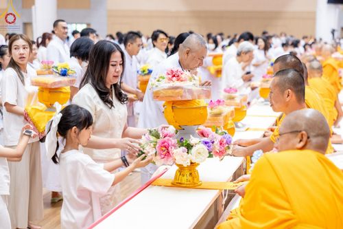 ภาพ No.212777:วันอาทิตย์ที่ 23 มีนาคม พ.ศ. 2568 พิธีร่วมบุญโครงการบรรพชาสามเณร 5,000 รูป ณ ห้องแก้วสารพัดนึก 2 วัดพระธรรมกาย