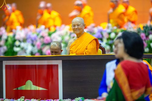 ภาพ No.124696:พิธีมอบโล่วัชรเกียรติยศ โครงการตอบปัญหาศีลธรรมเพื่อสันติภาพโลก (World-PEC) ต่างประเทศ ครั้งที่ 17 ณ ห้องแก้วสารพัดนึก 1 วัดพระธรรมกาย ในวันมาฆบูชา เสาร์ที่ 24 กุมภาพันธ์ พ.ศ. 2567