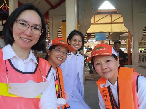 ภาพ No.198779:V.50 สารพัดV สารพัดดี ที่ธรรมยาตรา ในโครงการธรรมยาตรา กตัญญูบูชา มหาปูชนียาจารย์ พระมงคลเทพมุนี(สด จนฺทสโร) พระผู้ปราบมาร อนุสรณ์สถาน 7 แห่ง ปีที่ 13 ระหว่างวันที่ 2-31 มกราคม พ.ศ. 2568