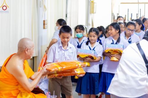 ภาพ No.195113:พิธีทอดผ้าป่าทำนุบำรุงศาสนสถาน ณ วัดไผ่โรงวัว ต.บางตาเถร อ.สองพี่น้อง จ.สุพรรณบุรี ในโครงการธรรมยาตรา กตัญญูบูชา มหาปูชนียาจารย์ พระมงคลเทพมุนี(สด จนฺทสโร) พระผู้ปราบมาร อนุสรณ์สถาน 7 แห่ง ปีที่ 13 วันที่ 13 มกราคม พ.ศ. 2568