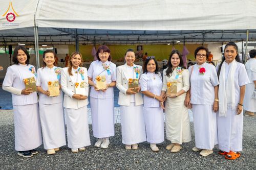 ภาพ No.200257:พิธีถวายภัตตาหารเป็นสังฆทาน แด่พระธรรมยาตรา ณ อนุสรณ์สถานบางปลา วัดบางปลา อำเภอบางเลน จังหวัดนครปฐม ในโครงการธรรมยาตรา กตัญญูบูชา มหาปูชนียาจารย์ พระมงคลเทพมุนี(สด จนฺทสโร) พระผู้ปราบมาร อนุสรณ์สถาน 7 แห่ง ปีที่ 13 วันที่ 23 มกราคม พ.ศ. 2568